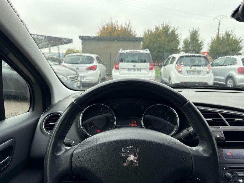 PEUGEOT 3008 1.6 HDI112 CONFORT PACK 