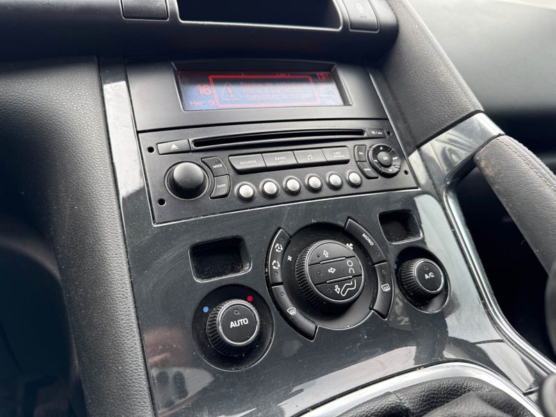 PEUGEOT 3008 1.6 HDI112 CONFORT PACK 