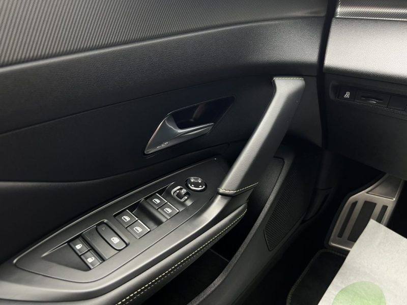 PEUGEOT 308 III GT 1.2 130 Cv ETA8 COCKPIT 3D APPLE CARPLAY & ANDROID CRIT AIR 1  - GARANTIE 1 AN