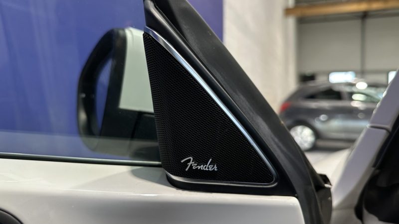 Volkswagen New Beetle Coccinelle 1.6 TDI 135ch - Configuration Showroom - Système son Fender