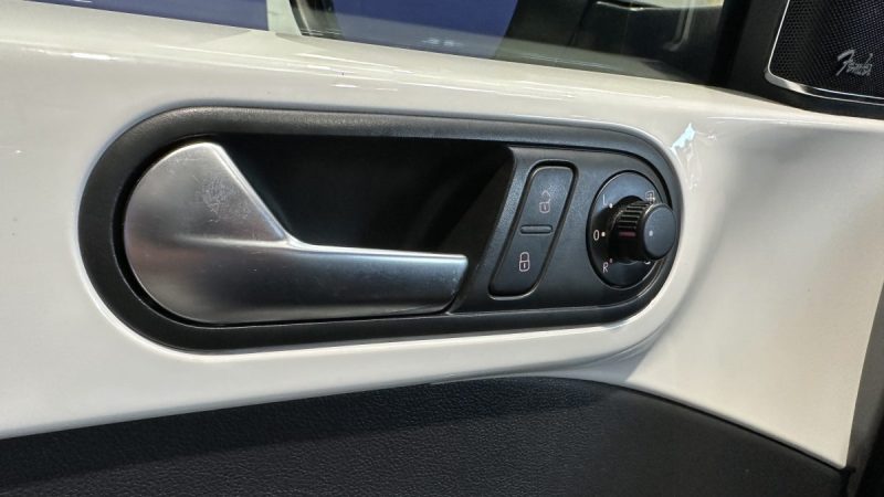 Volkswagen New Beetle Coccinelle 1.6 TDI 135ch - Configuration Showroom - Système son Fender