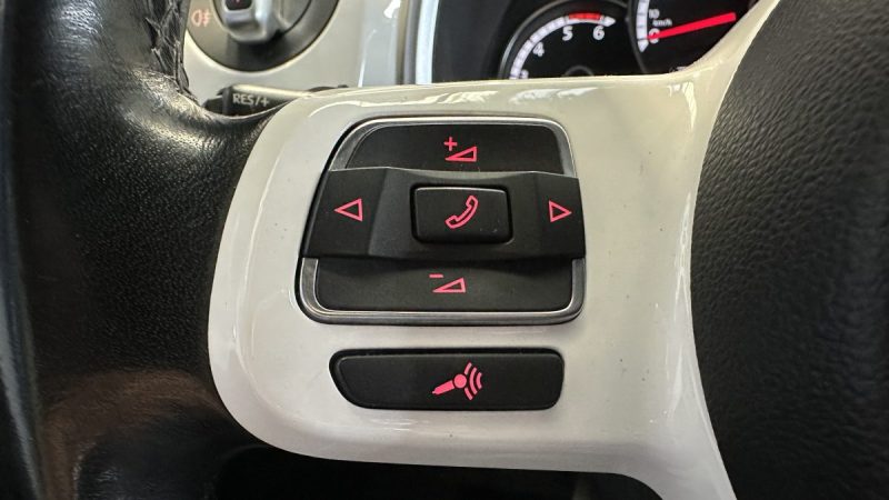 Volkswagen New Beetle Coccinelle 1.6 TDI 135ch - Configuration Showroom - Système son Fender