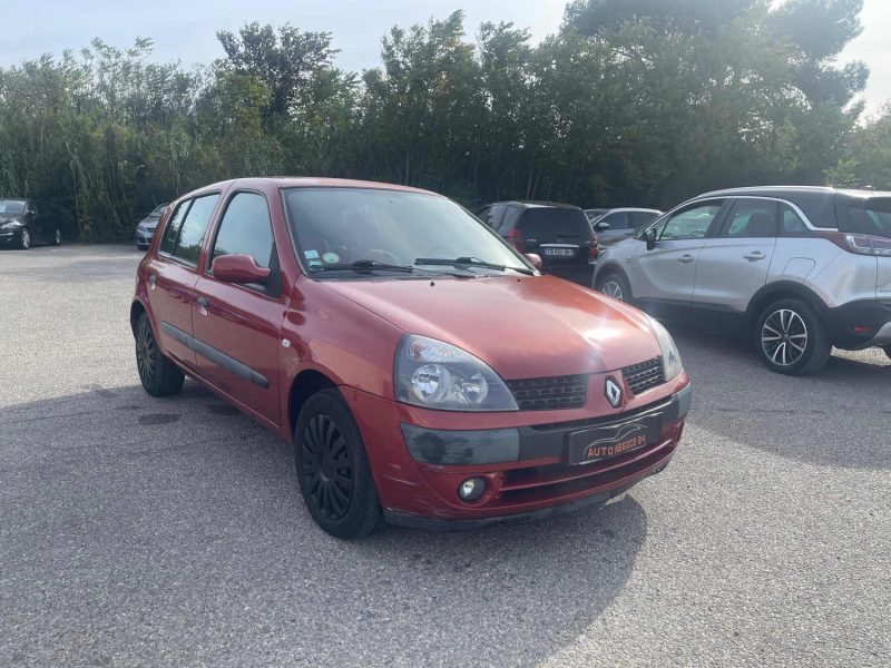 RENAULT Clio II 1.2 16v 75ch Confort Pack Clim Authentique 5p 108MKM