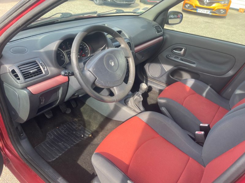 RENAULT Clio II 1.2 16v 75ch Confort Pack Clim Authentique 5p 108MKM