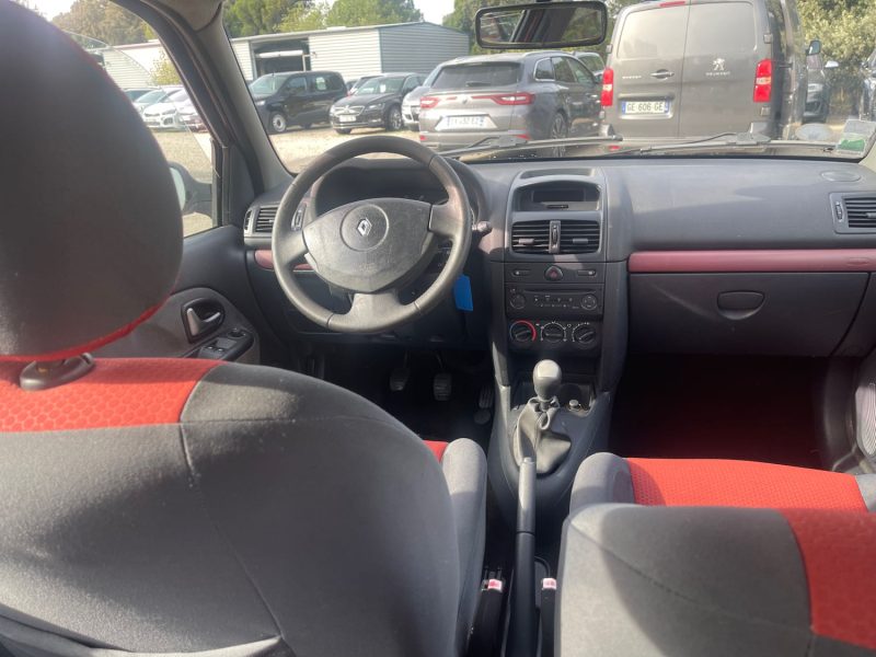 RENAULT Clio II 1.2 16v 75ch Confort Pack Clim Authentique 5p 108MKM