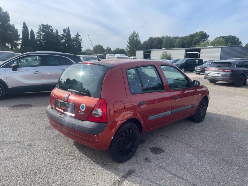 RENAULT Clio II 1.2 16v 75ch Confort Pack Clim Authentique 5p 108MKM