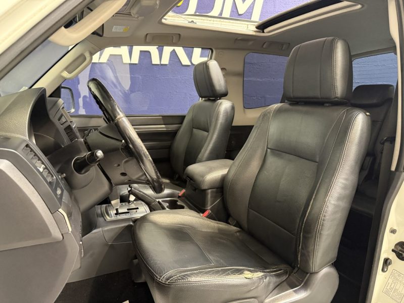 MITSUBISHI PAJERO 3.2 DI-D 200 30TH ANNIVERSARY BVA / SUIVI D'ENTRETIEN 