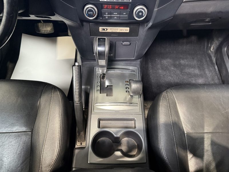 MITSUBISHI PAJERO 3.2 DI-D 200 30TH ANNIVERSARY BVA / SUIVI D'ENTRETIEN 