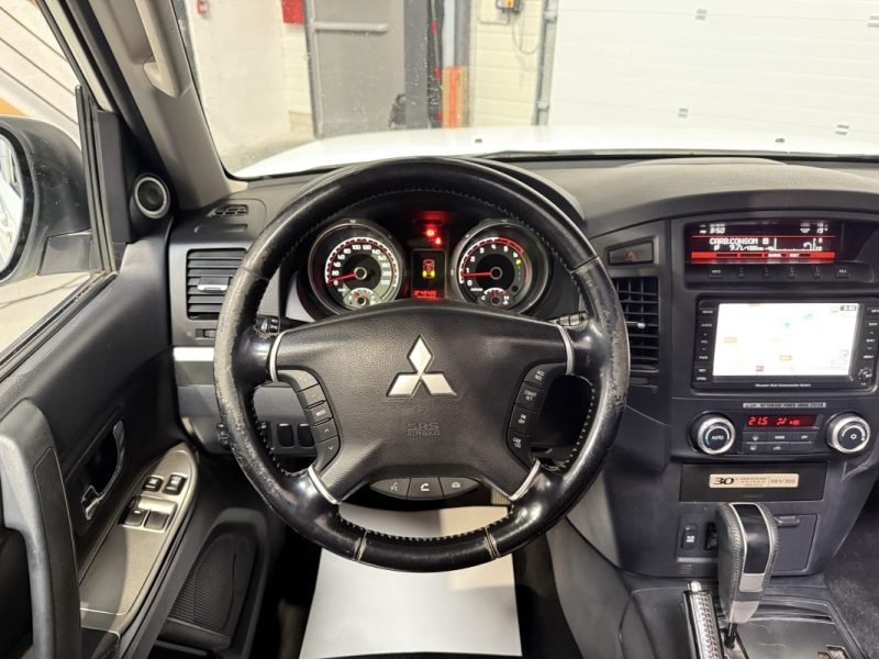 MITSUBISHI PAJERO 3.2 DI-D 200 30TH ANNIVERSARY BVA / SUIVI D'ENTRETIEN 
