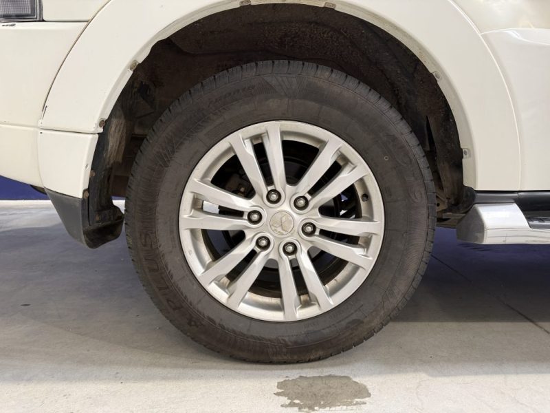 MITSUBISHI PAJERO 3.2 DI-D 200 30TH ANNIVERSARY BVA / SUIVI D'ENTRETIEN 