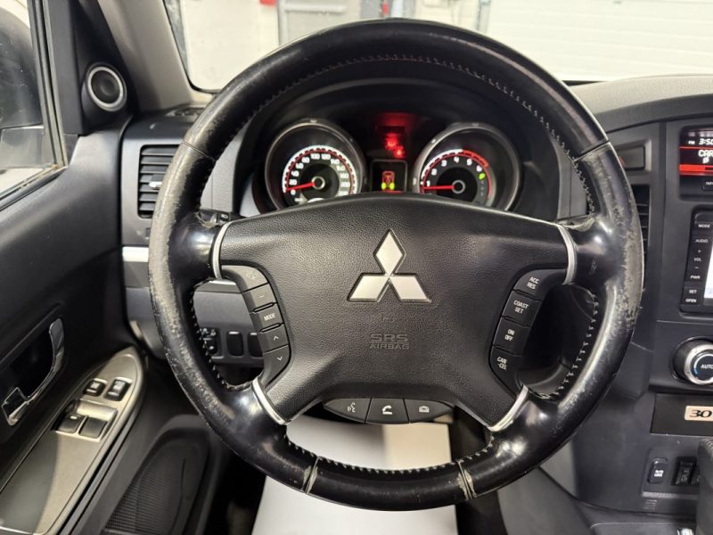 MITSUBISHI PAJERO 3.2 DI-D 200 30TH ANNIVERSARY BVA / SUIVI D'ENTRETIEN 