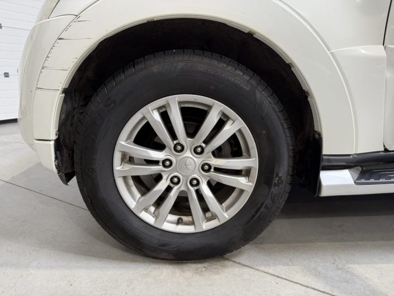 MITSUBISHI PAJERO 3.2 DI-D 200 30TH ANNIVERSARY BVA / SUIVI D'ENTRETIEN 