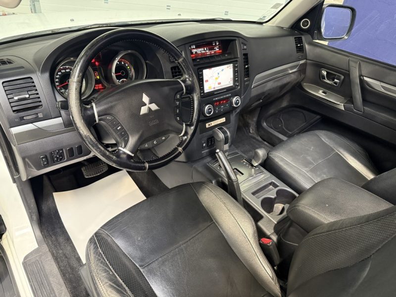 MITSUBISHI PAJERO 3.2 DI-D 200 30TH ANNIVERSARY BVA / SUIVI D'ENTRETIEN 