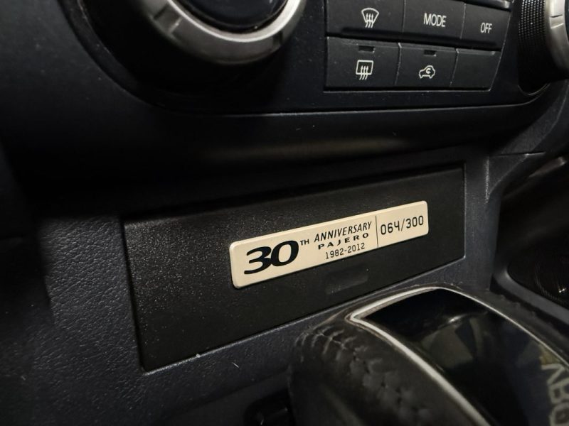 MITSUBISHI PAJERO 3.2 DI-D 200 30TH ANNIVERSARY BVA / SUIVI D'ENTRETIEN 