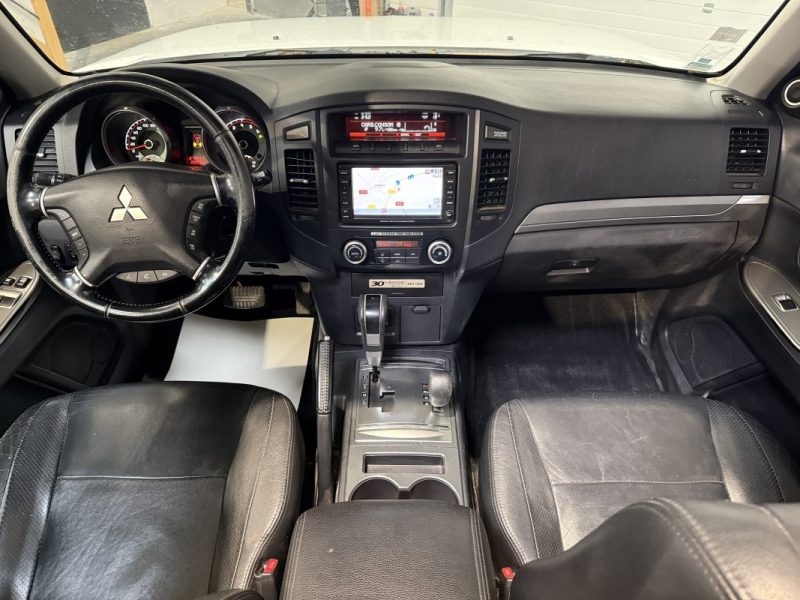 MITSUBISHI PAJERO 3.2 DI-D 200 30TH ANNIVERSARY BVA / SUIVI D'ENTRETIEN 