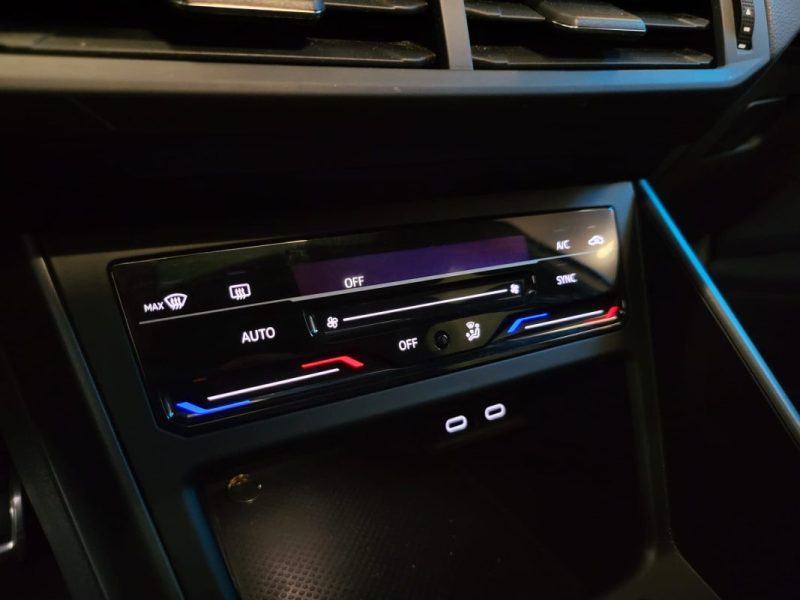 VOLKSWAGEN POLO R LINE 1.0 TSI 95ch / TOIT OUVRANT + APPLE CARPLAY + CAMERA /