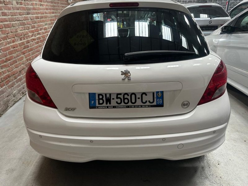 PEUGEOT 207 1.4 HDI 70 64 2011