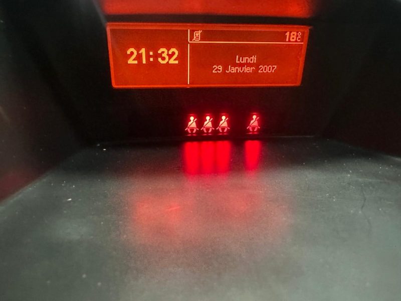 PEUGEOT 207 1.4 HDI 70 64 2011