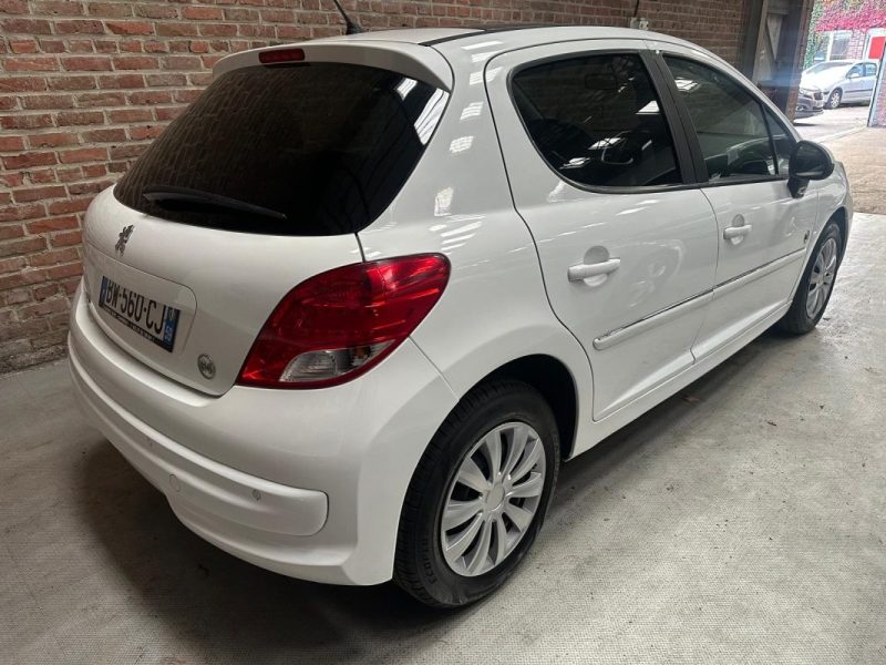 PEUGEOT 207 1.4 HDI 70 64 2011
