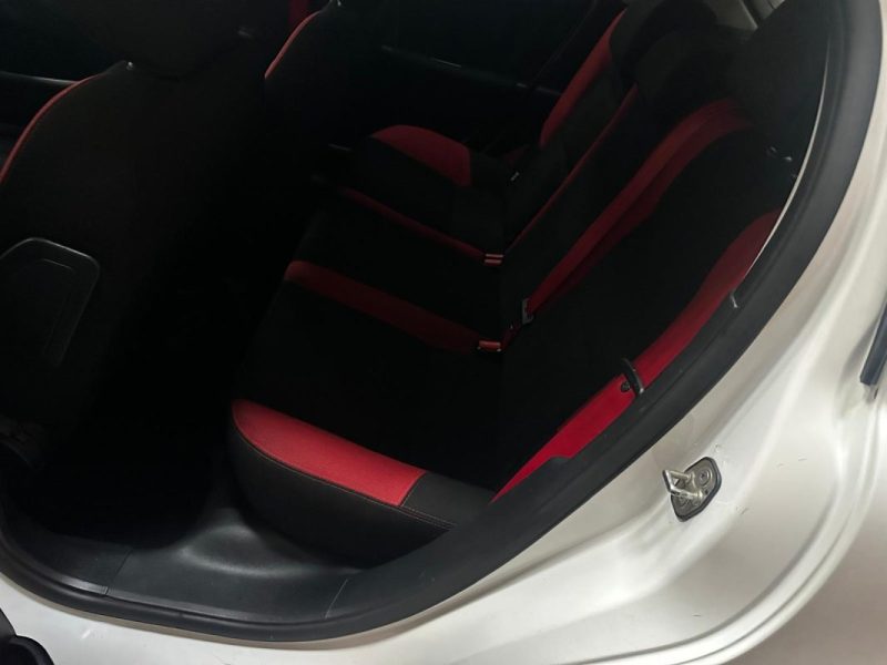 PEUGEOT 207 1.4 HDI 70 64 2011