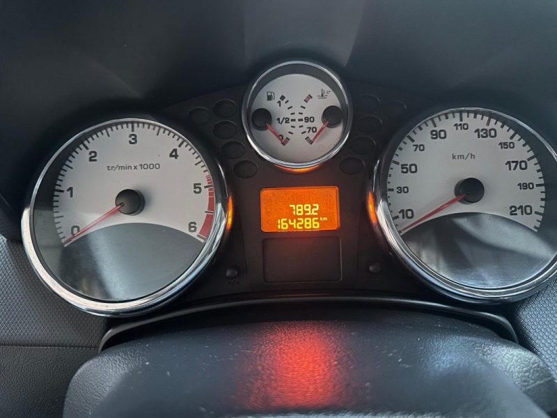 PEUGEOT 207 1.4 HDI 70 64 2011