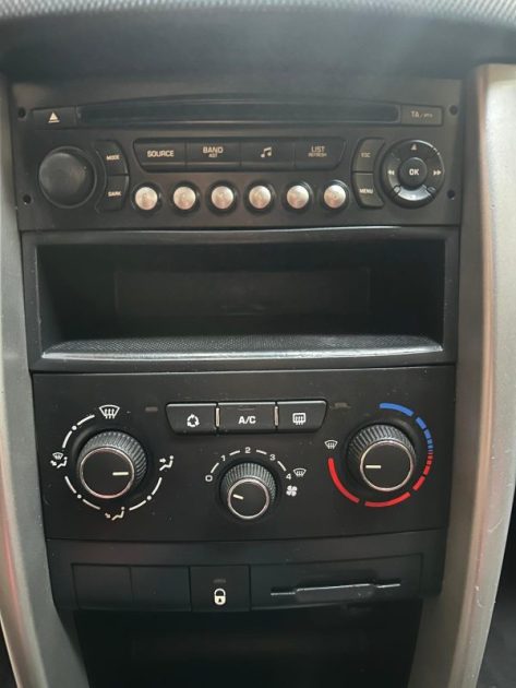 PEUGEOT 207 1.4 HDI 70 64 2011