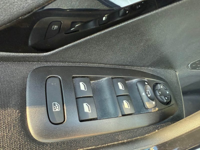 PEUGEOT 2008 1.2 Turbo 110ch E6.c Signature S&S 5cv 74MKM