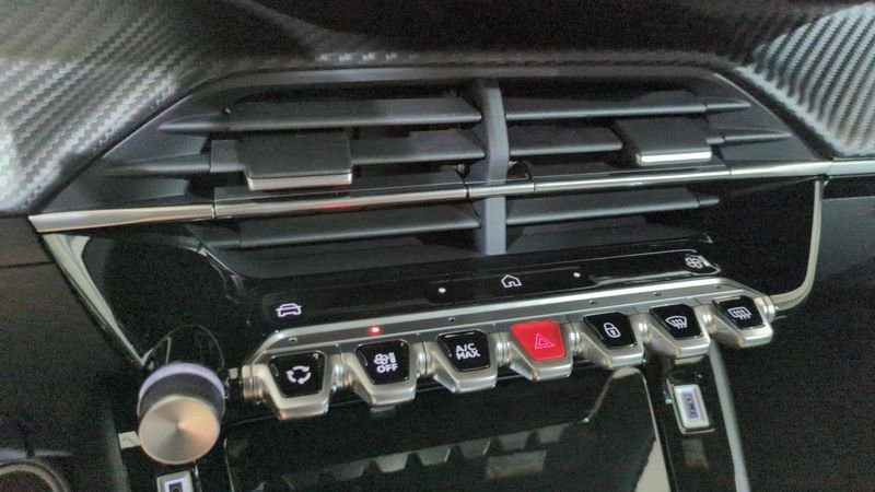 Peugeot 2008 Hybrid 145 e-dcs6 allure + angles morts + camera 360