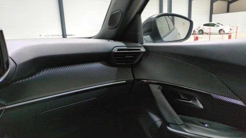 Peugeot 2008 Hybrid 145 e-dcs6 allure + angles morts + camera 360