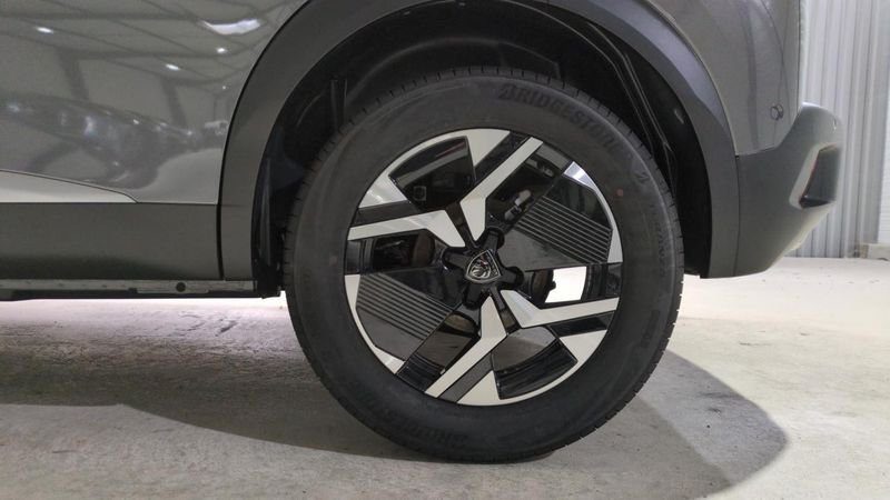 Peugeot 2008 Hybrid 145 e-dcs6 allure + angles morts + camera 360