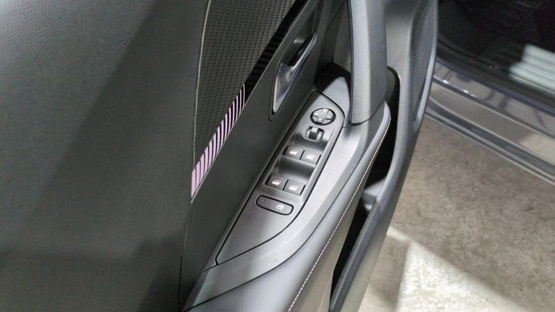 Peugeot 2008 Hybrid 145 e-dcs6 allure + angles morts + camera 360