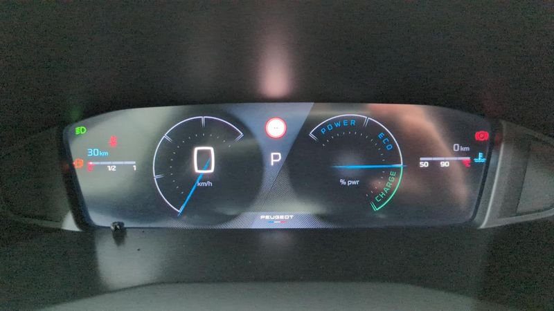 Peugeot 2008 Hybrid 145 e-dcs6 allure + angles morts + camera 360
