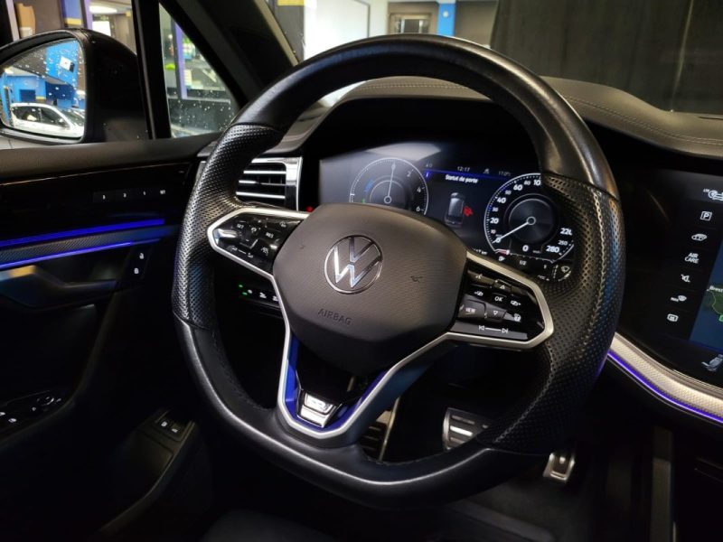 VOLKSWAGEN TOUAREG 3.0 eHybrid 4motion 462cv TOIT OUVRANT / SIEGES ELECTRIQUES A MEMOIRE / ATTELAGE