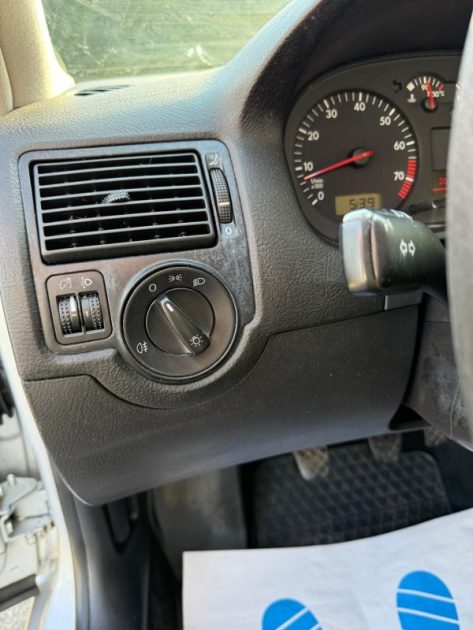 VOLKSWAGEN GOLF  4 1.6l EDITION 105CV 16V 2001