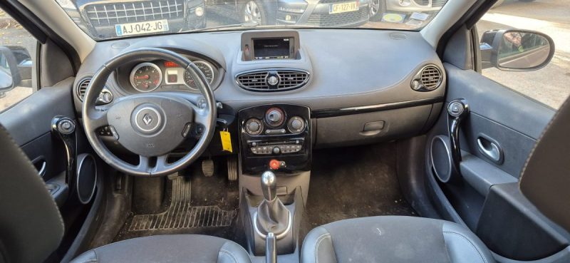 Renault Clio III 1.5l Dci 88cv Night & Day Tomtom phase 2, *Idéale jeune conducteur*, *GPS*,