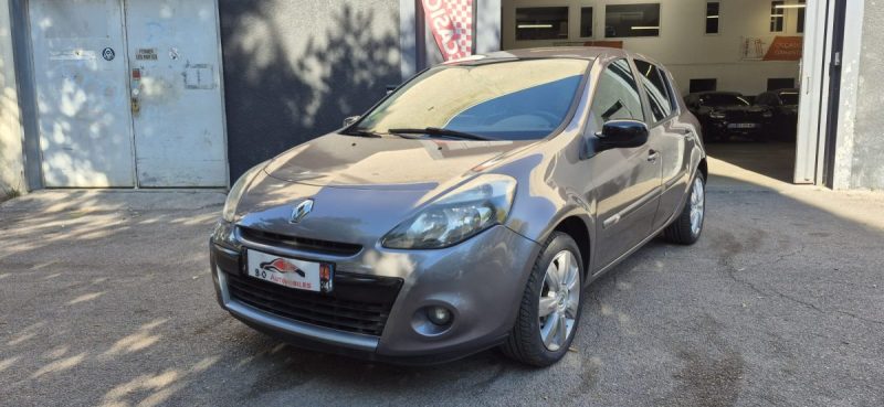 Renault Clio III 1.5l Dci 88cv Night & Day Tomtom phase 2, *Idéale jeune conducteur*, *GPS*,