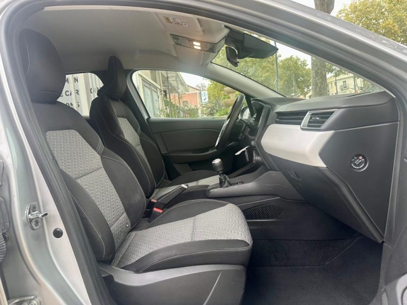 RENAULT CLIO V 1.5 BLUEDCI 100 EVOLUTION **1ÈRE MAIN** 