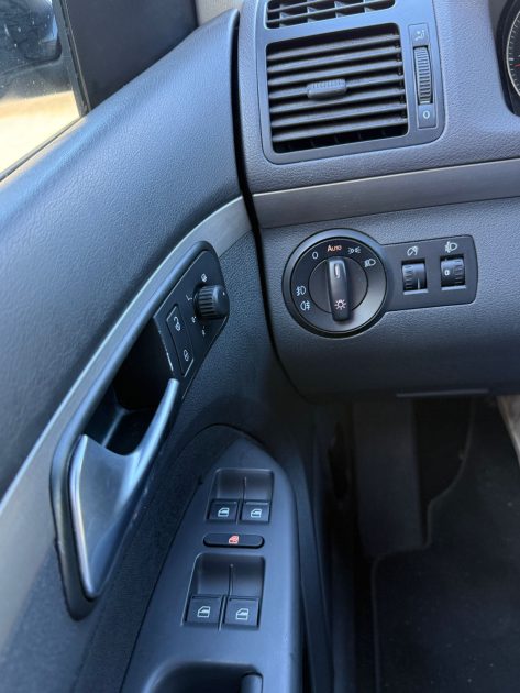 VOLKSWAGEN TOURAN 1.9 TDI 105 CONFORTLINE 2009