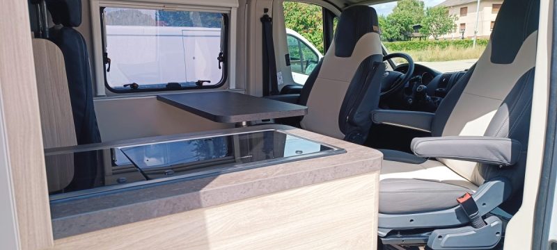Fourgon Van aménagé Weinsberg Carabus 600K 4 couchages