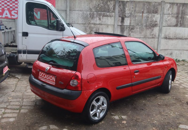 RENAULT CLIO AUTHENTIQUE 1.2 2002