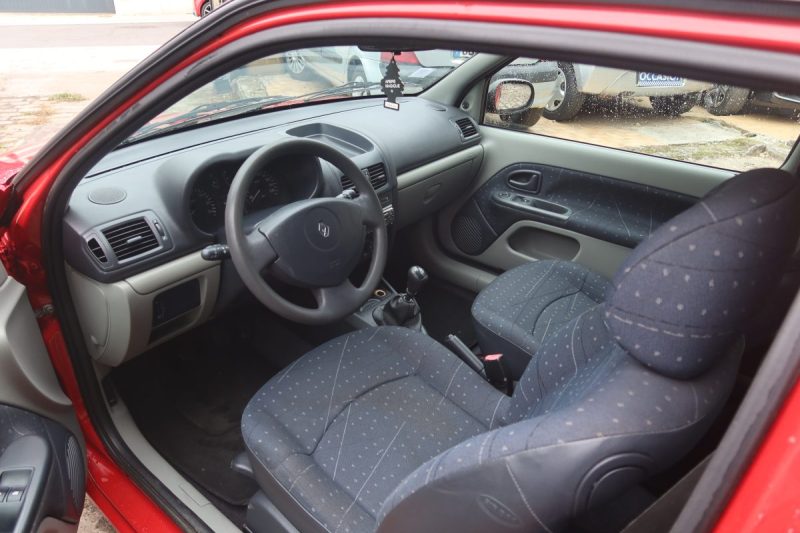 RENAULT CLIO AUTHENTIQUE 1.2 2002