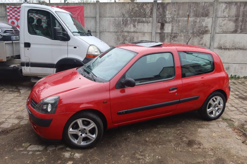 RENAULT CLIO AUTHENTIQUE 1.2 2002