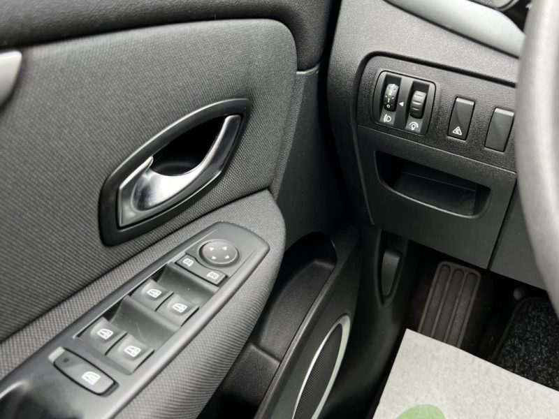 RENAULT SCENIC 3 III 1.5 Dci 110 Cv BOITE AUTOMATIQUE / GPS TOMTOM CRIT AIR 2 - GARANTIE 1 AN