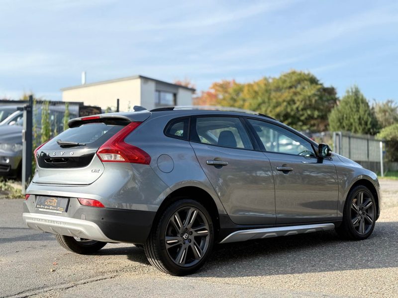 VOLVO V40 CROSS COUNTRY D2 2.0 120CH OVERSTA EDITION  
