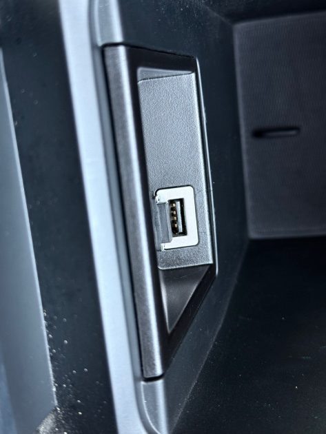 VOLVO V40 CROSS COUNTRY D2 120ch Oversta – GPS – LED – Toit Panoramique – Sièges Chauffants – Révisé