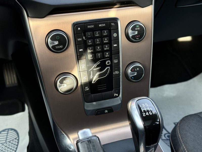 VOLVO V40 CROSS COUNTRY D2 2.0 120CH OVERSTA EDITION  