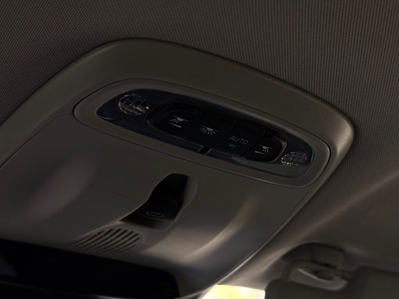 VOLVO V40 CROSS COUNTRY D2 120ch Oversta – GPS – LED – Toit Panoramique – Sièges Chauffants – Révisé