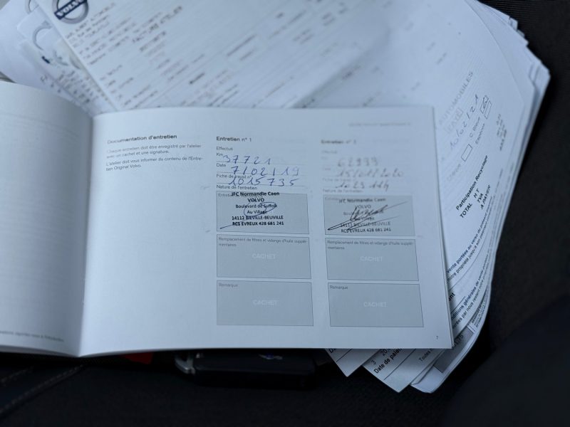 VOLVO V40 CROSS COUNTRY D2 120ch Oversta – GPS – LED – Toit Panoramique – Sièges Chauffants – Révisé