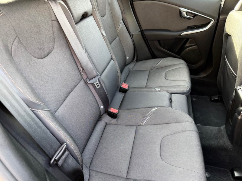 VOLVO V40 CROSS COUNTRY D2 120ch Oversta – GPS – LED – Toit Panoramique – Sièges Chauffants – Révisé