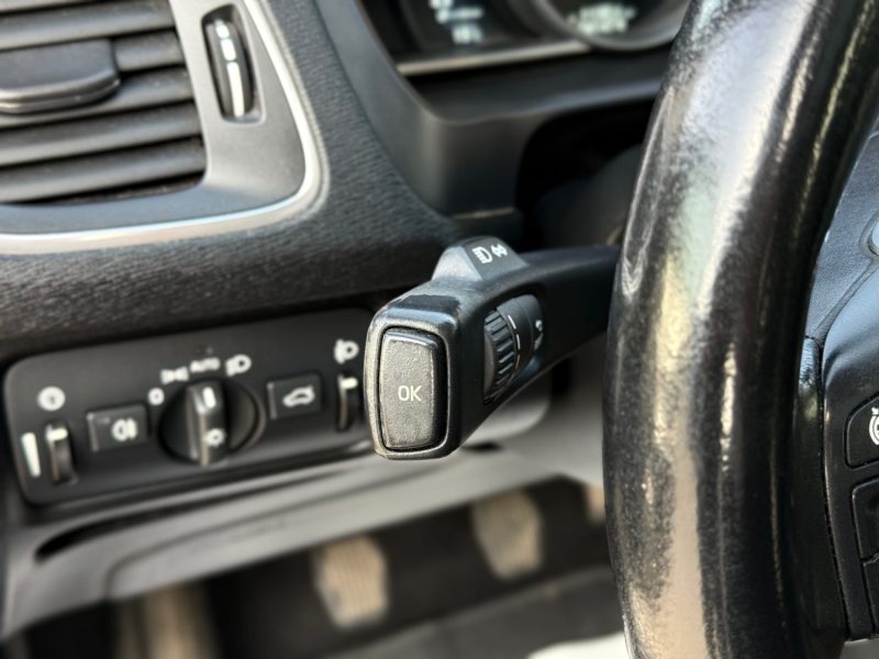 VOLVO V40 CROSS COUNTRY D2 120ch Oversta – GPS – LED – Toit Panoramique – Sièges Chauffants – Révisé